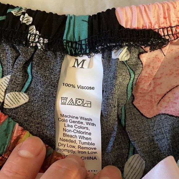 SOLD‼️‼️Gorgeous Floral w Black Background PJ Bottoms with Pale Pink Satin Bow … - Picture 7 of 7